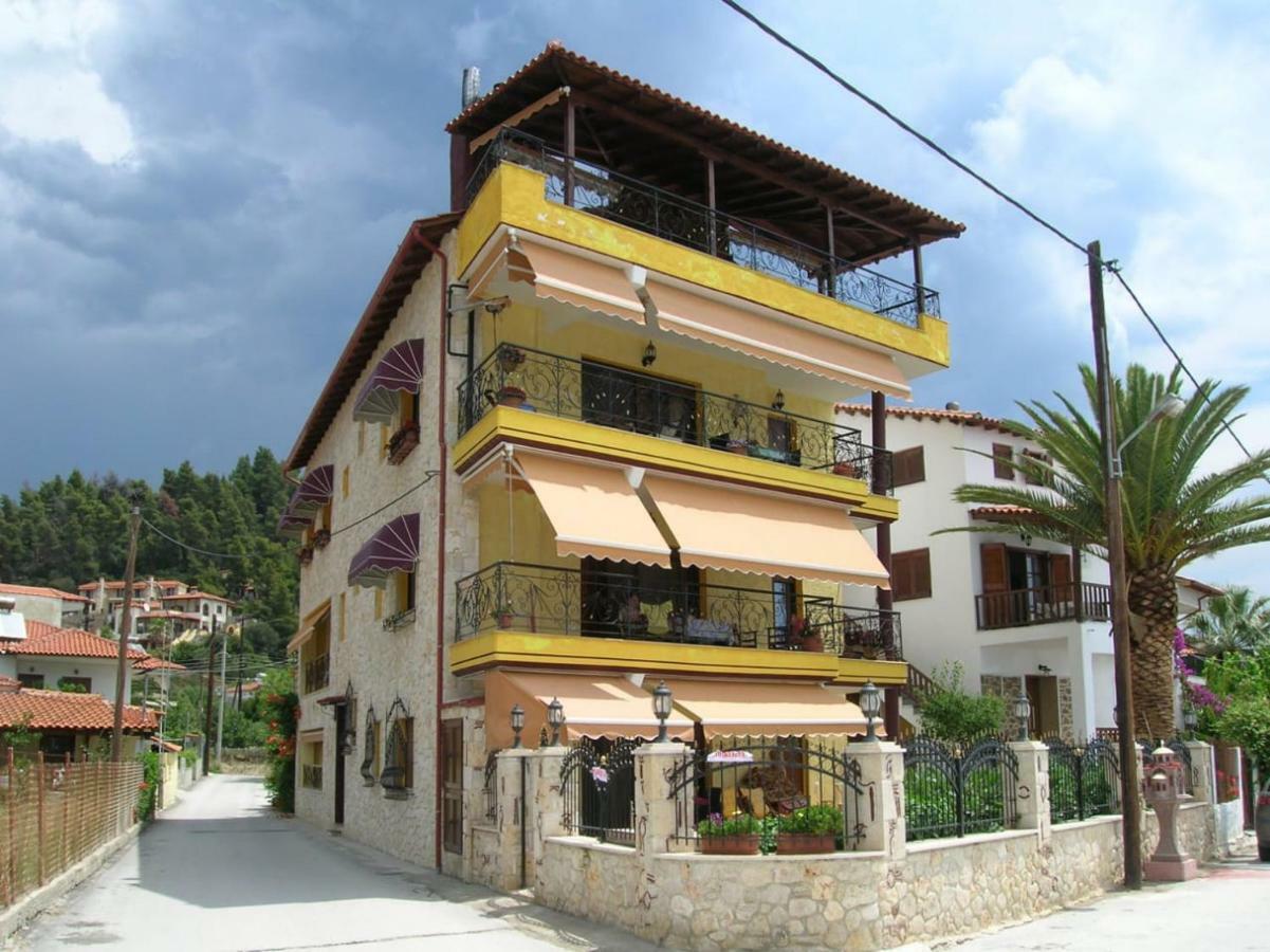 Comfortable Apartment Near The Central Beach Неа Скиони Екстериор снимка
