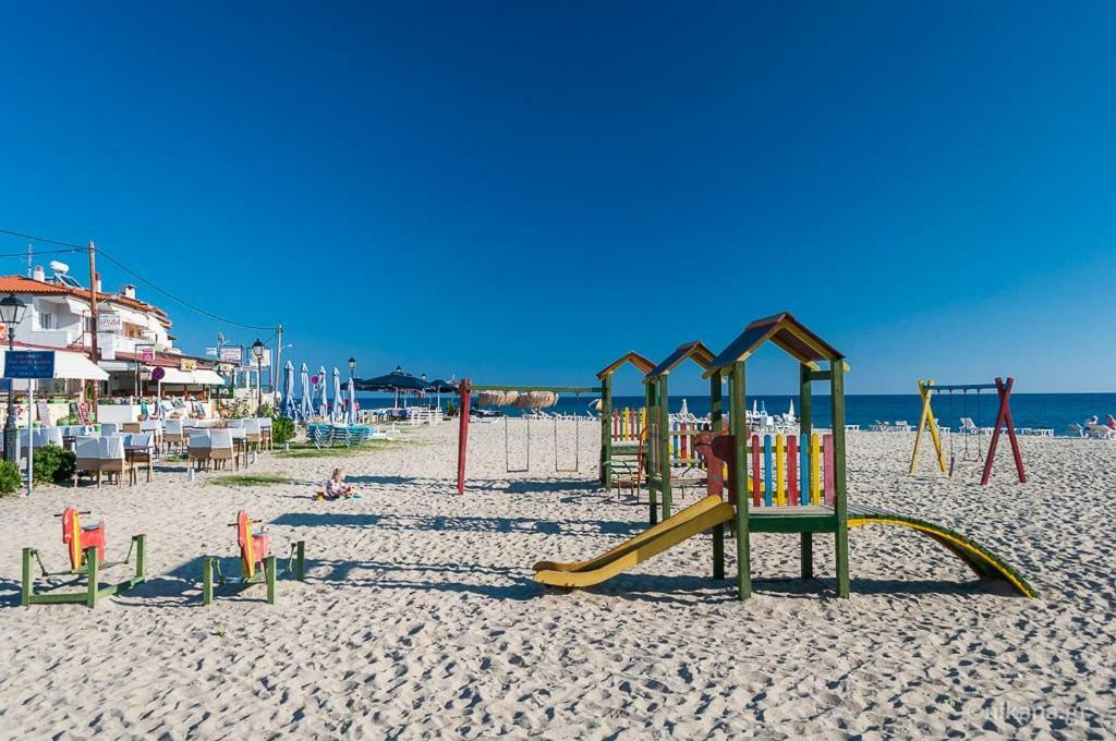 Comfortable Apartment Near The Central Beach Неа Скиони Екстериор снимка